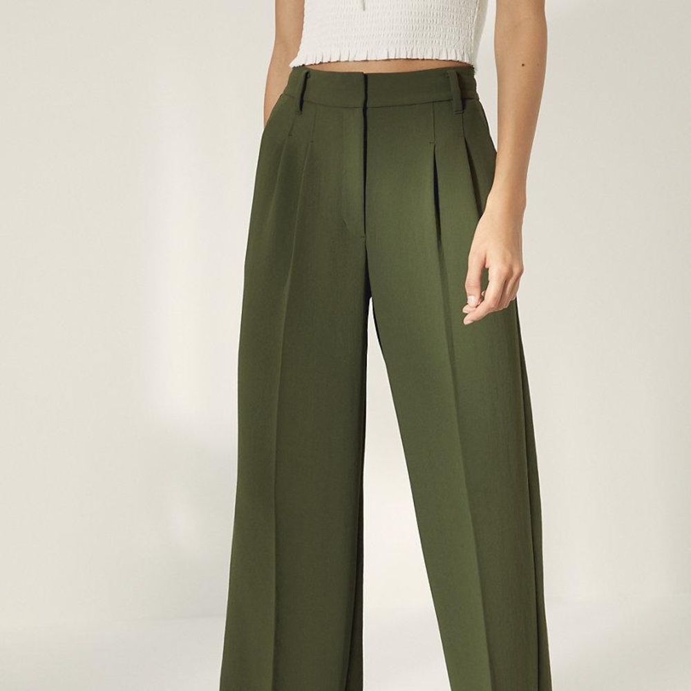 Aritzia Effortless Pant